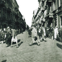 Cover image for A Day in Warsaw : Jewish Life in Warsaw